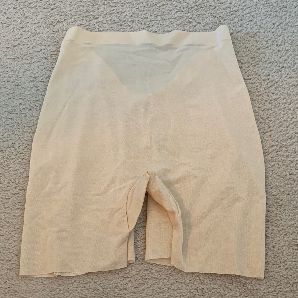 SKIMS SHEER SCULPT LOW BACK SHORT | SAND